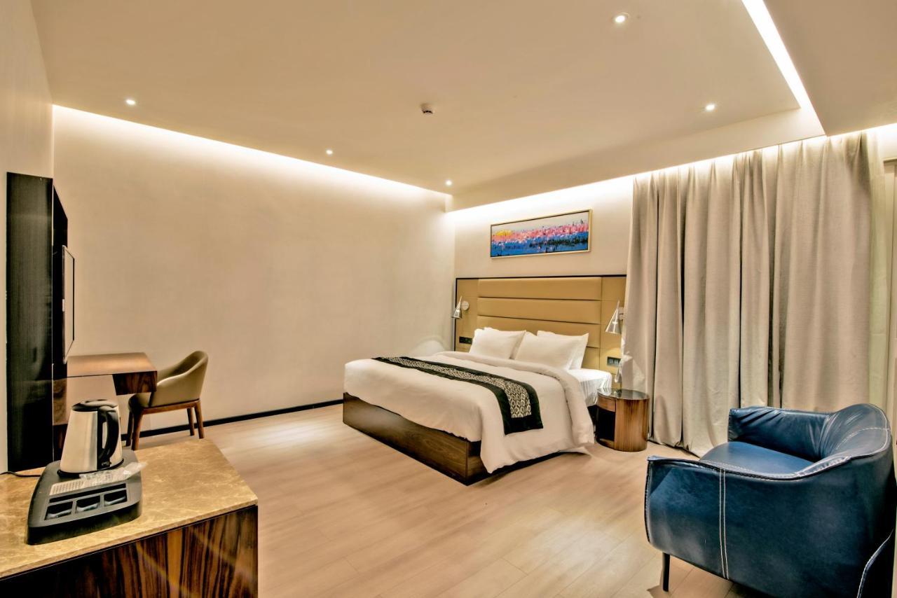 Enrise By Sayaji Nashik Hotel Bagian luar foto